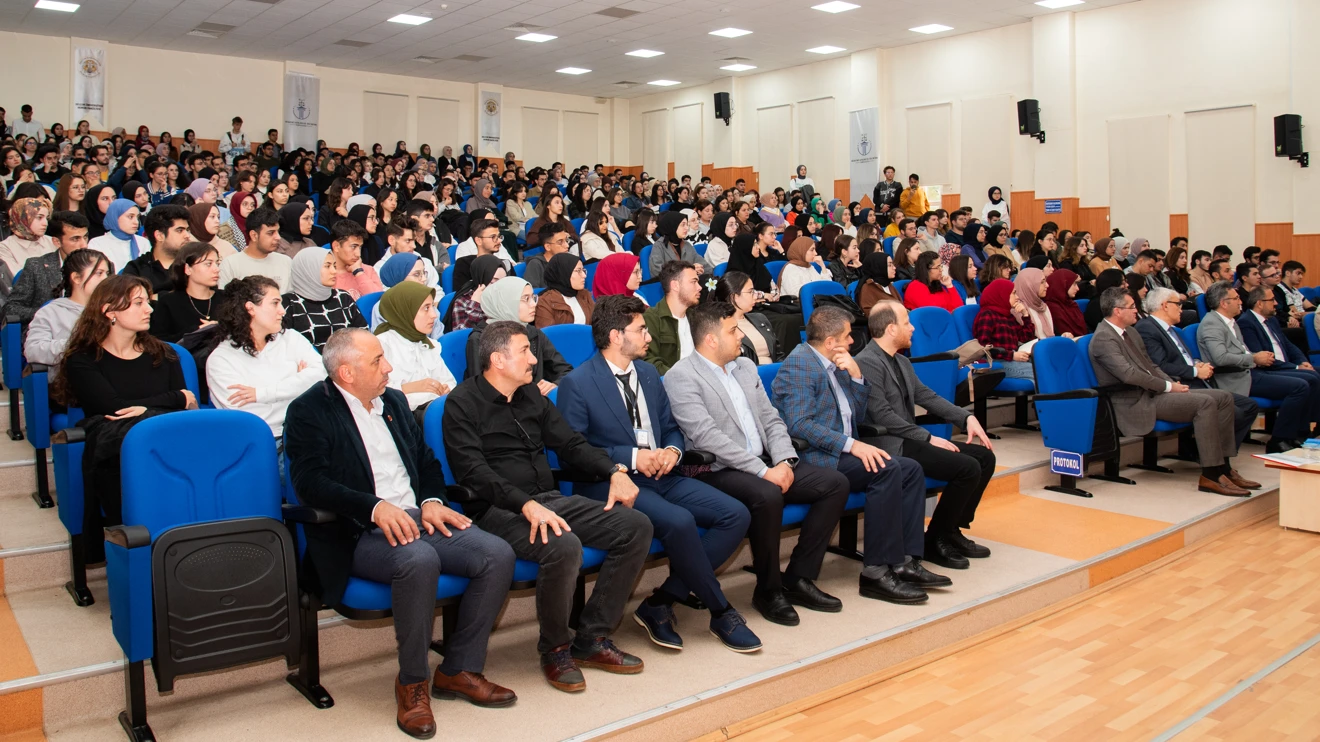 Selçuk Üniversitesinde Mesleki Tanıtım Zirvesi düzenlendi